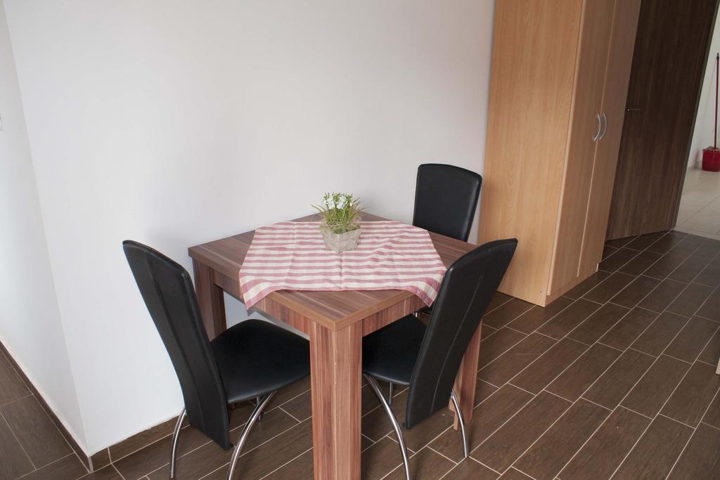 Apartments Martina Бибине Екстериор снимка