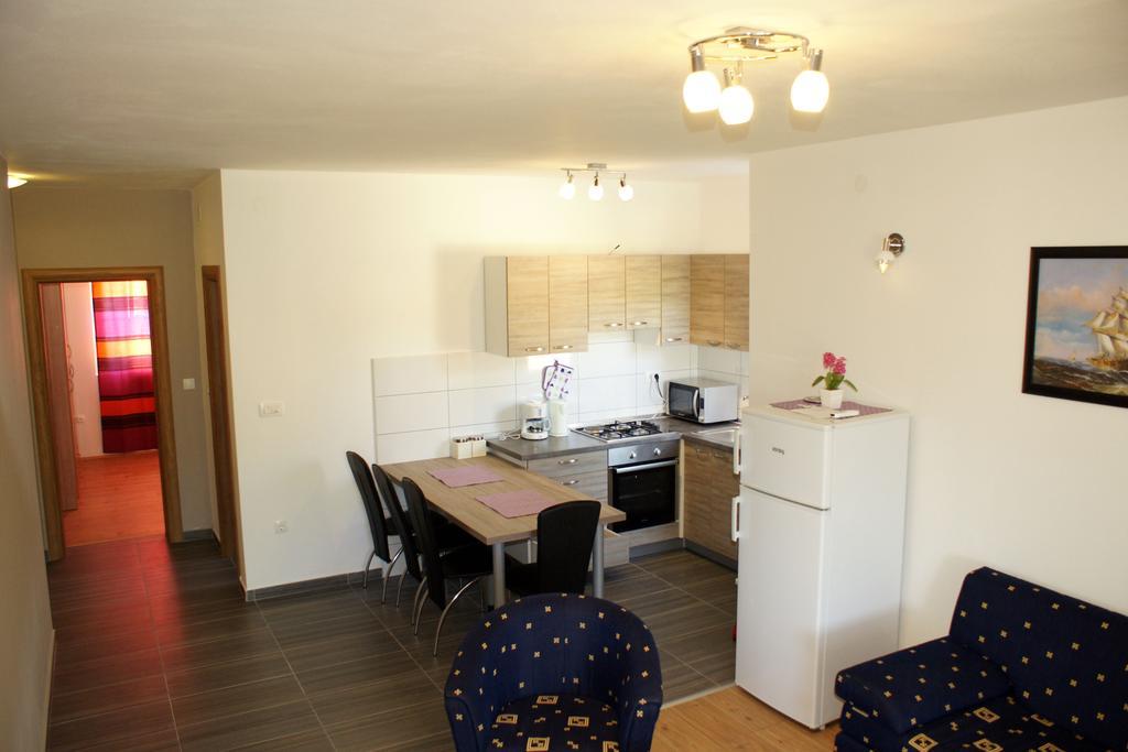 Apartments Martina Бибине Екстериор снимка