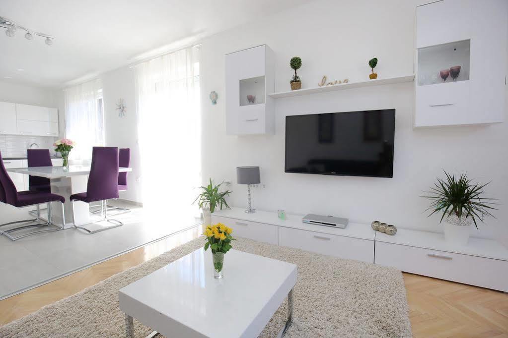 Apartments Martina Бибине Екстериор снимка
