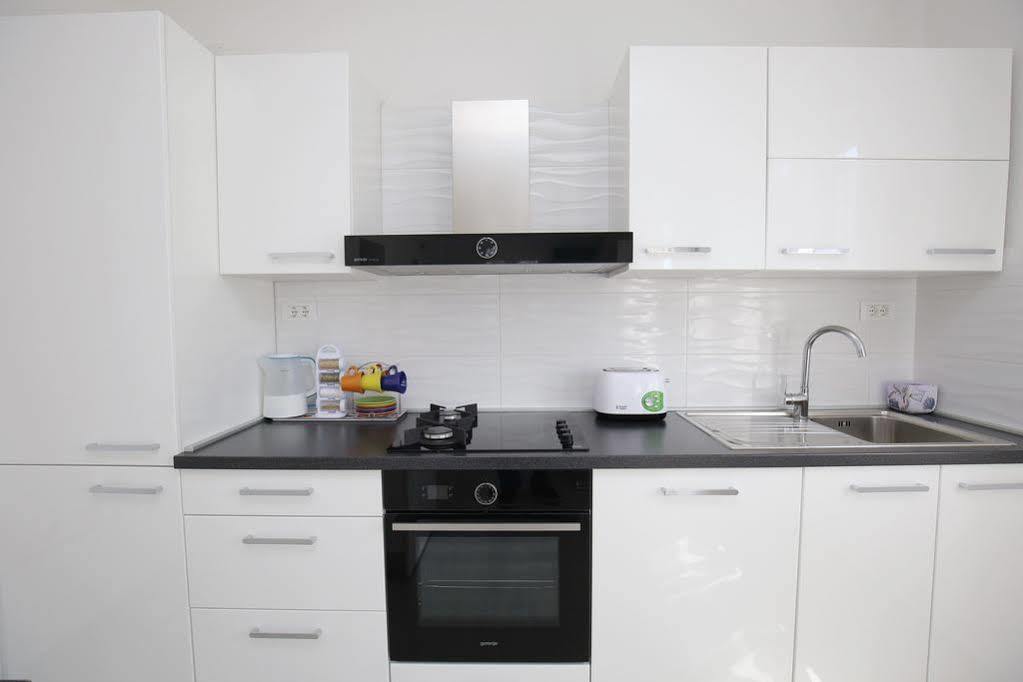 Apartments Martina Бибине Екстериор снимка