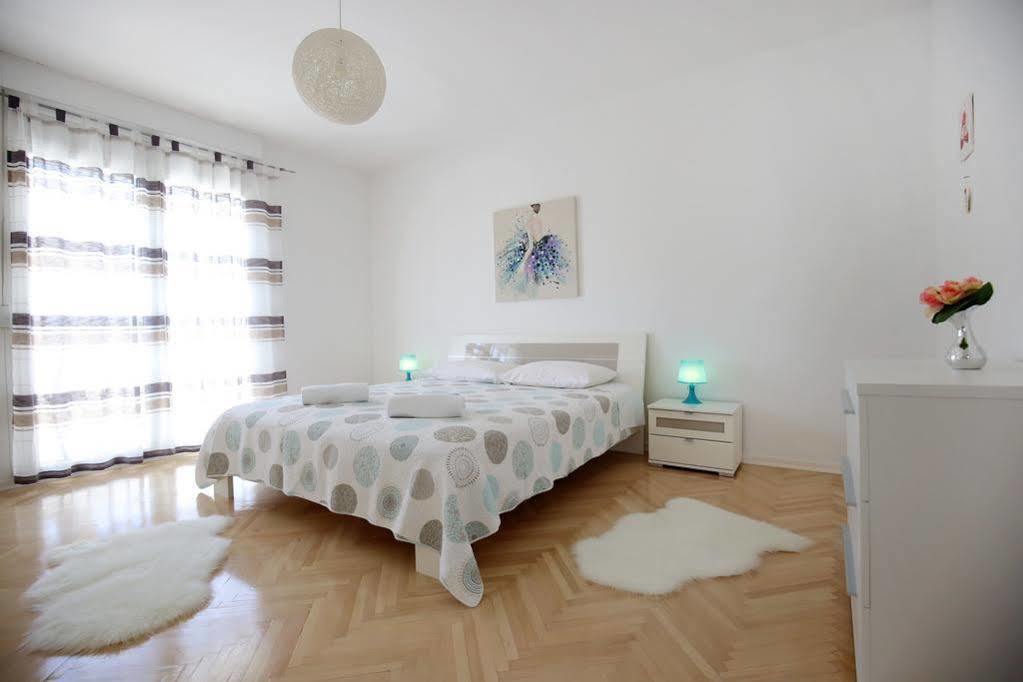 Apartments Martina Бибине Екстериор снимка